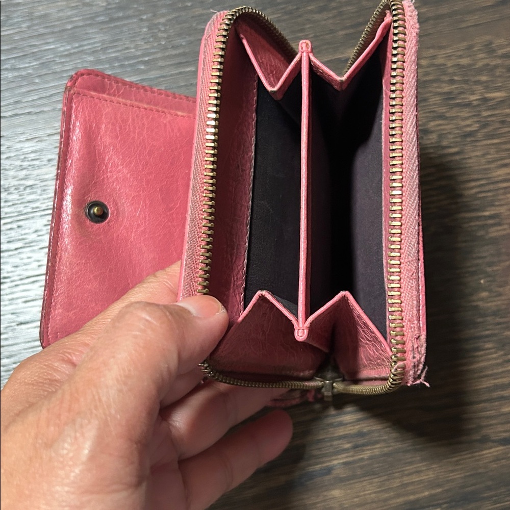 Balenciaga Rose Leather Zip Wallet - Picture 4 of 6